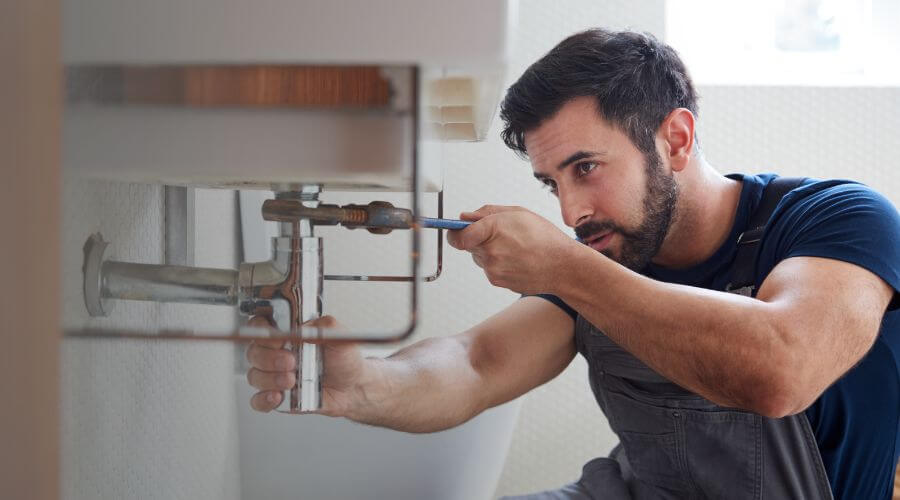 Expert burst pipe repair services in Williamsburg, KS